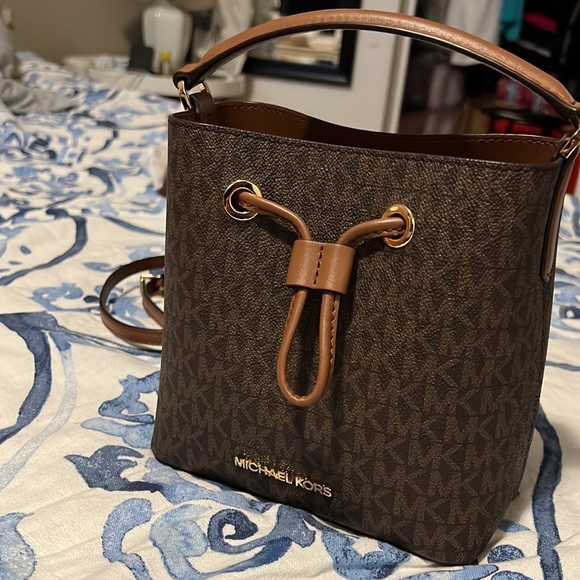 Michael Kors Bucket Bag - Picture 2 of 2